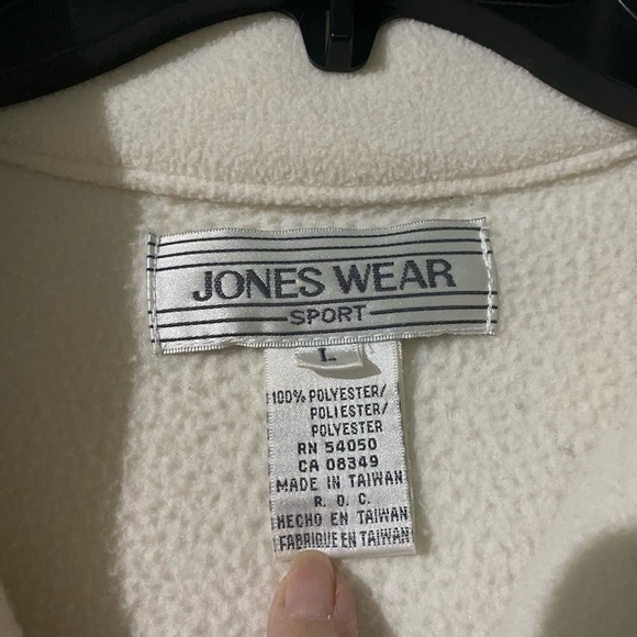 Jones Sport wear. Cream color fleece pullover. Large. - Picture 2 of 2